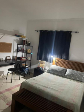 1 quarto 1 cama queen size banheiro privativo- ap compartilhado